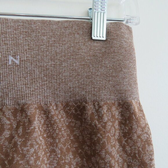 NVGTN Snakeskin Seamless Leggings in Mocha Athleisure Gym Workout - Size M - Picture 13 of 14